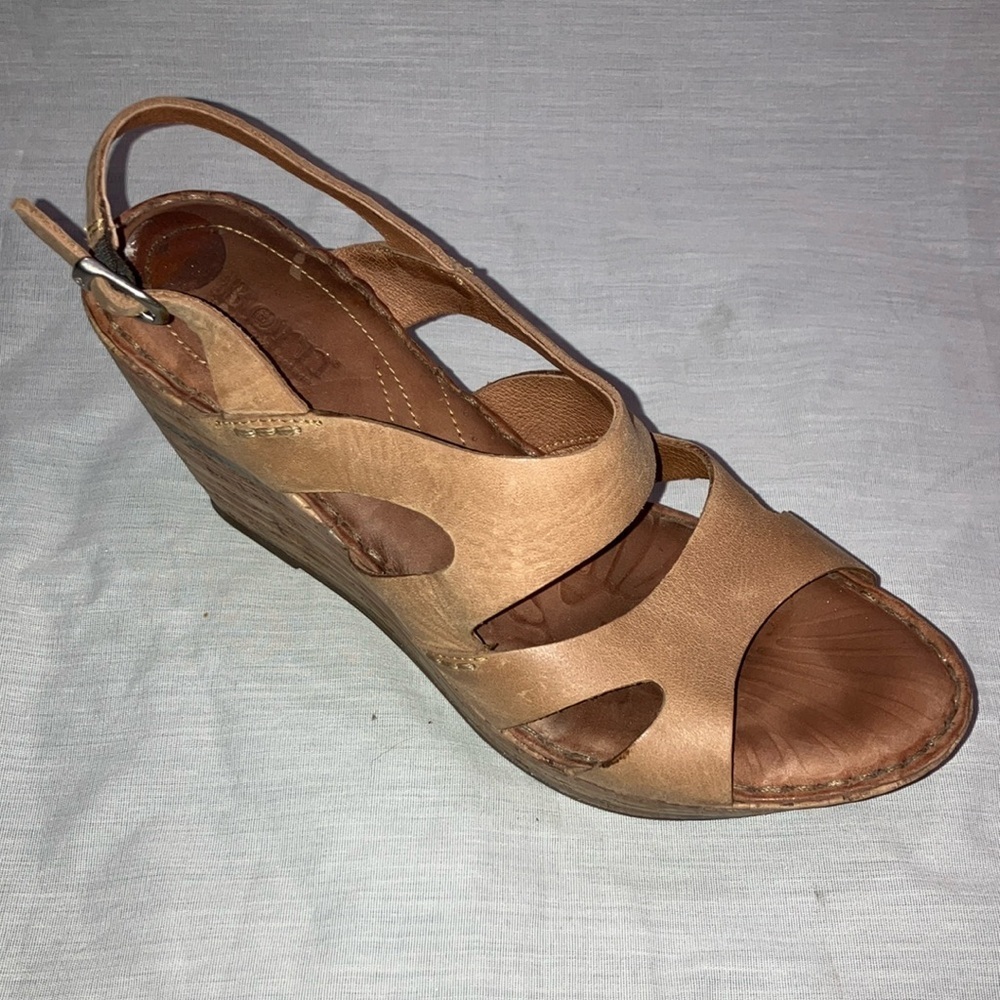 Size 9 (40.5) leather Women's Tan Wedge Sandals